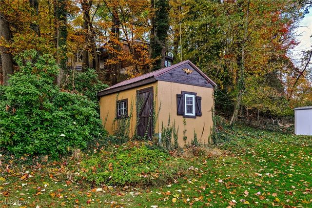 2050 Chapel Hill Drive, Youngstown, OH 44511