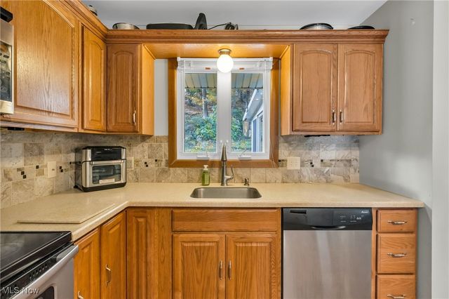 2050 Chapel Hill Drive, Youngstown, OH 44511