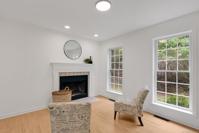 9-A Alice Drive, Burlington, CT 06013