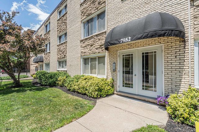 7952 MADISON Street 2E, River Forest, IL 60305