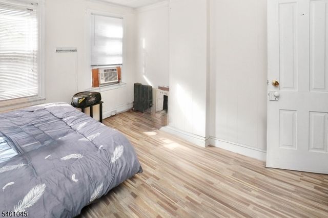 22 Kensington Pl, East Orange City, NJ 07017