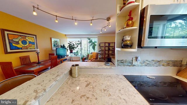 1435 4th St SW Apt B112, Washington, DC 20024