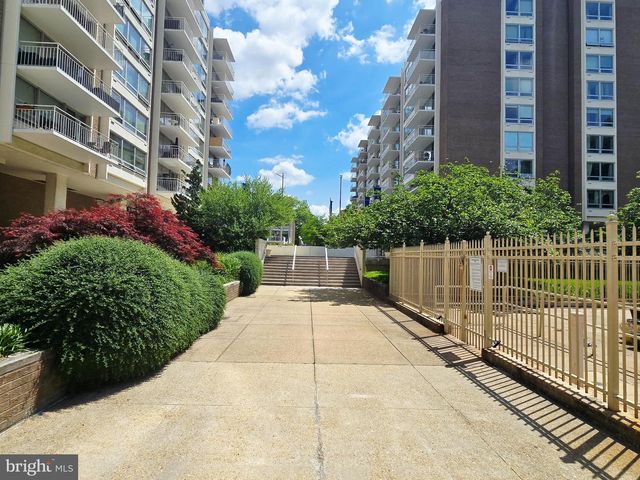 1435 4th St SW Apt B112, Washington, DC 20024