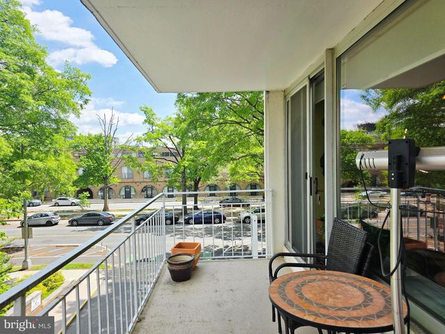 1435 4th St SW Apt B112, Washington, DC 20024