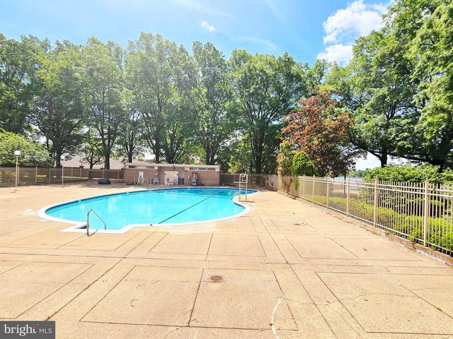 1435 4th St SW Apt B112, Washington, DC 20024