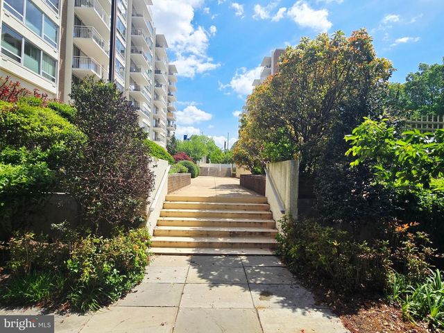 1435 4th St SW Apt B112, Washington, DC 20024