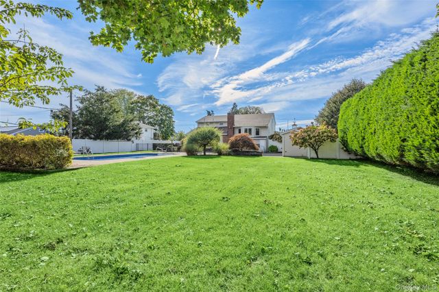 511 Elwood Road, East Northport, NY 11731