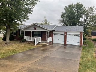 214 Old Meadow Dr, Hempfield Twp, PA 15601