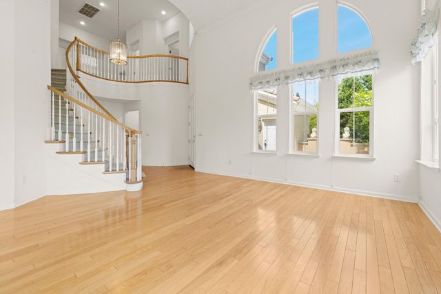 301 Marie Ct, Roseville, CA 95661
