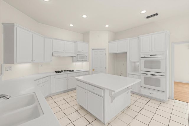 301 Marie Ct, Roseville, CA 95661