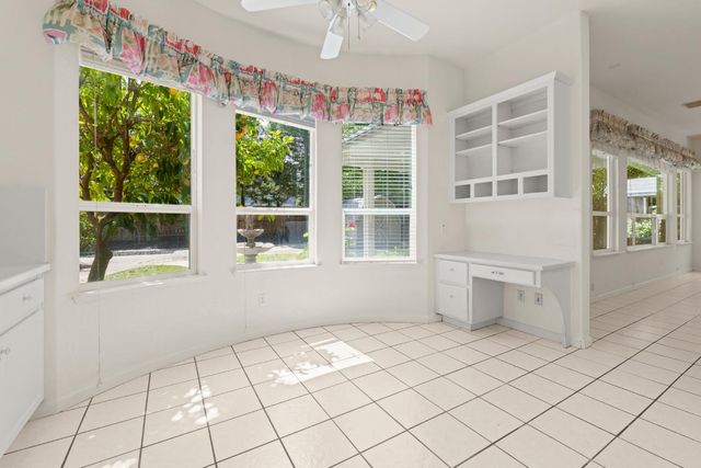 301 Marie Ct, Roseville, CA 95661