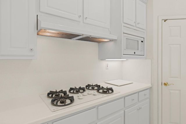 301 Marie Ct, Roseville, CA 95661