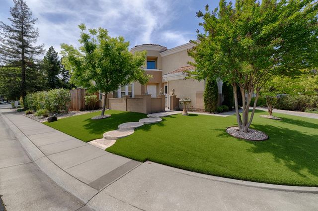 301 Marie Ct, Roseville, CA 95661