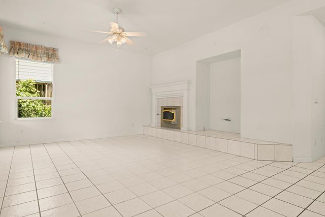 301 Marie Ct, Roseville, CA 95661