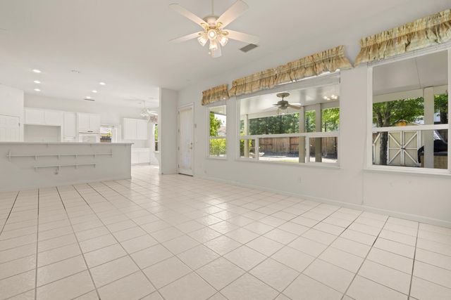 301 Marie Ct, Roseville, CA 95661