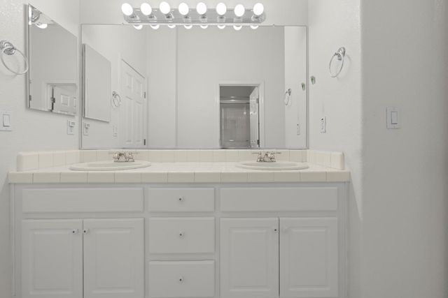 301 Marie Ct, Roseville, CA 95661