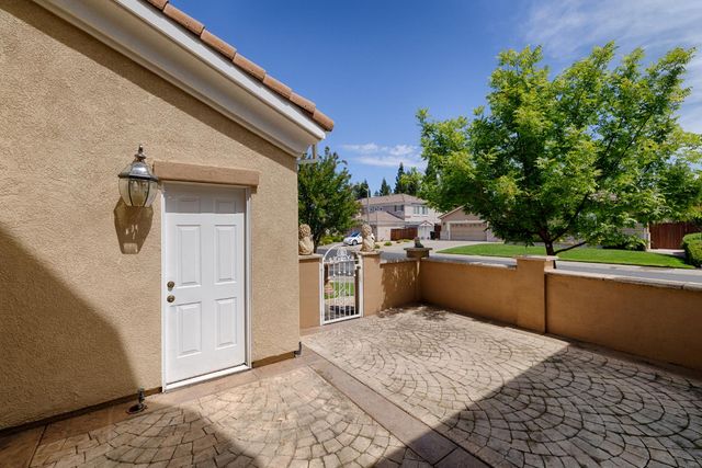 301 Marie Ct, Roseville, CA 95661
