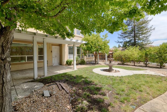 301 Marie Ct, Roseville, CA 95661