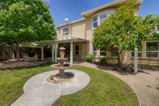301 Marie Ct, Roseville, CA 95661