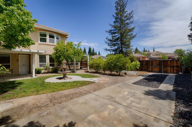 301 Marie Ct, Roseville, CA 95661