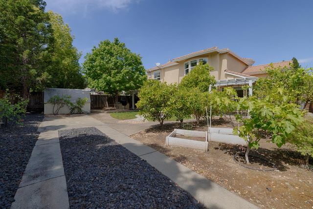301 Marie Ct, Roseville, CA 95661