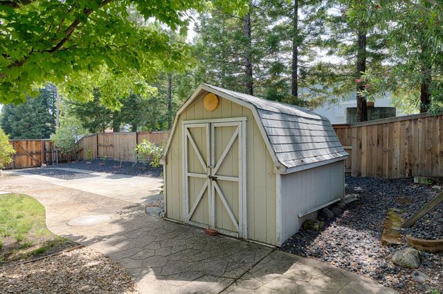 301 Marie Ct, Roseville, CA 95661
