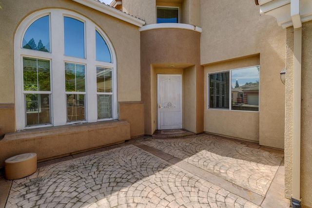 301 Marie Ct, Roseville, CA 95661