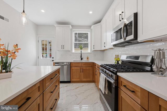 2221 S 13TH ST, Philadelphia, PA 19148
