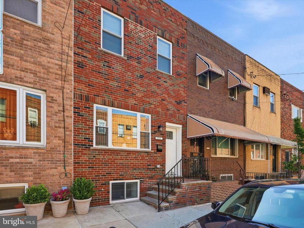 2221 S 13TH ST, Philadelphia, PA 19148