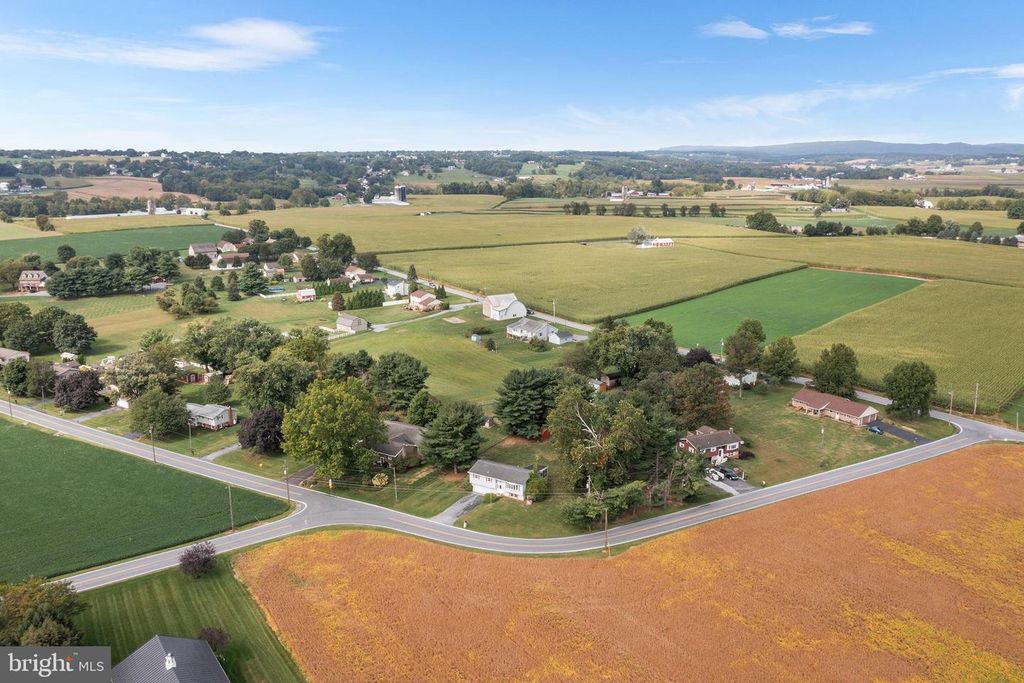96 BRUBAKER RD, Lititz, PA 17543