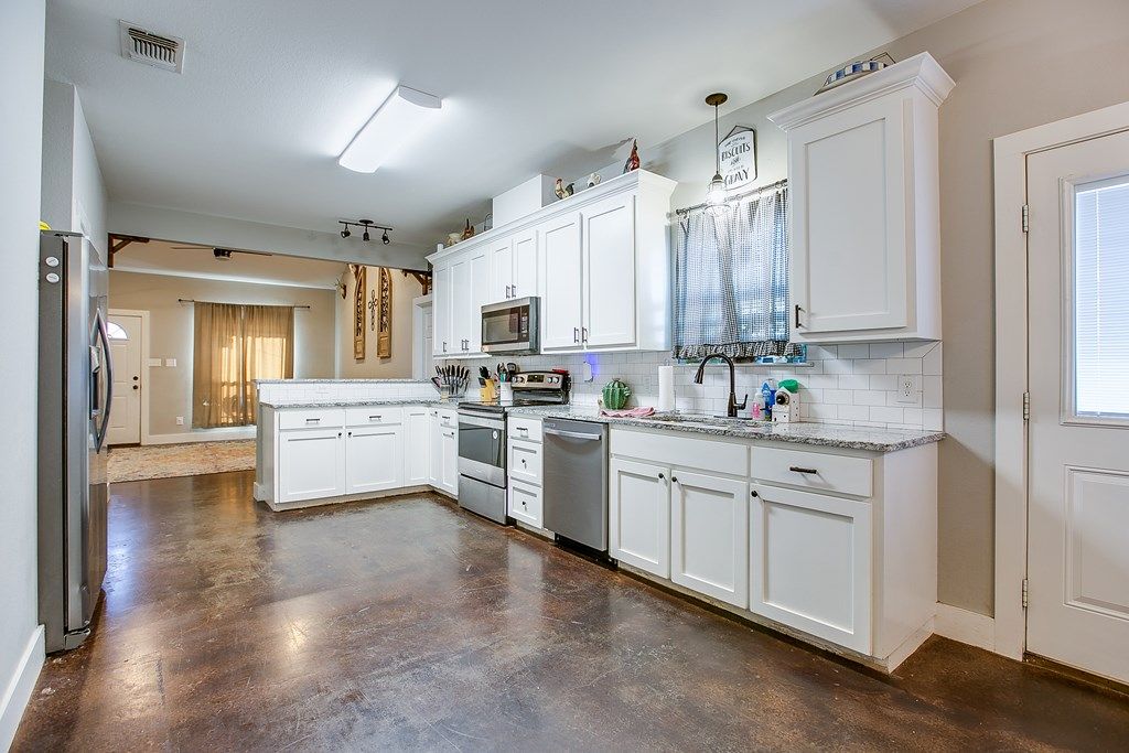 Image 5 of property listing at 1334 Richard, San Angelo, TX 76905