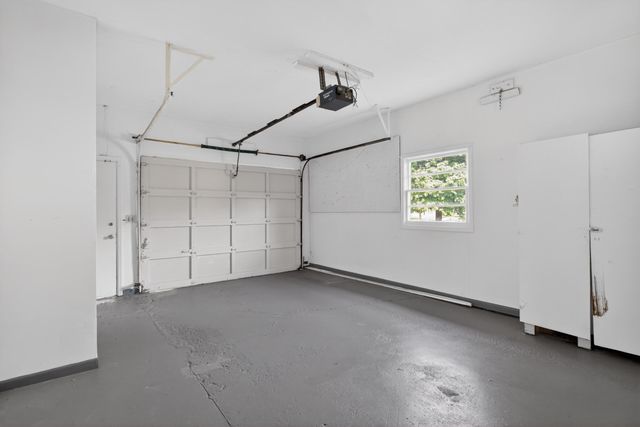 2136 Bruce Avenue, Lansing, MI 48915