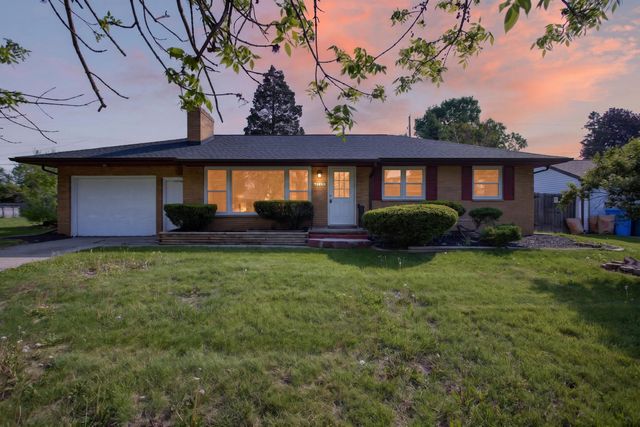 2136 Bruce Avenue, Lansing, MI 48915