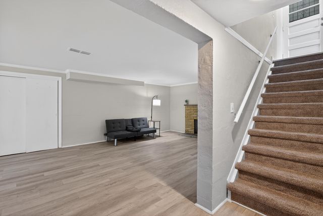 2136 Bruce Avenue, Lansing, MI 48915