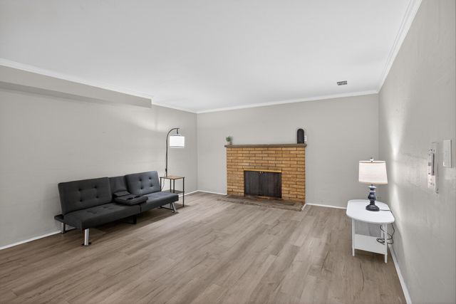 2136 Bruce Avenue, Lansing, MI 48915
