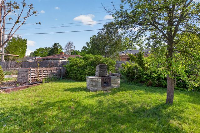 2136 Bruce Avenue, Lansing, MI 48915