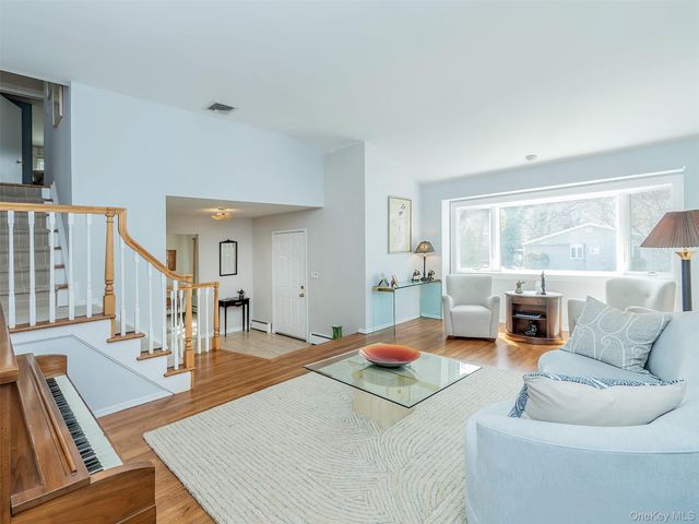 1 Deusenberg Drive, East Norwich, NY 11732