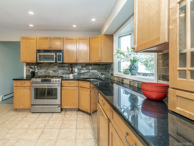 1 Deusenberg Drive, East Norwich, NY 11732
