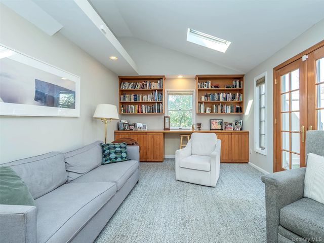 1 Deusenberg Drive, East Norwich, NY 11732