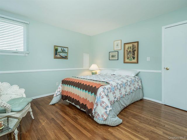 1 Deusenberg Drive, East Norwich, NY 11732