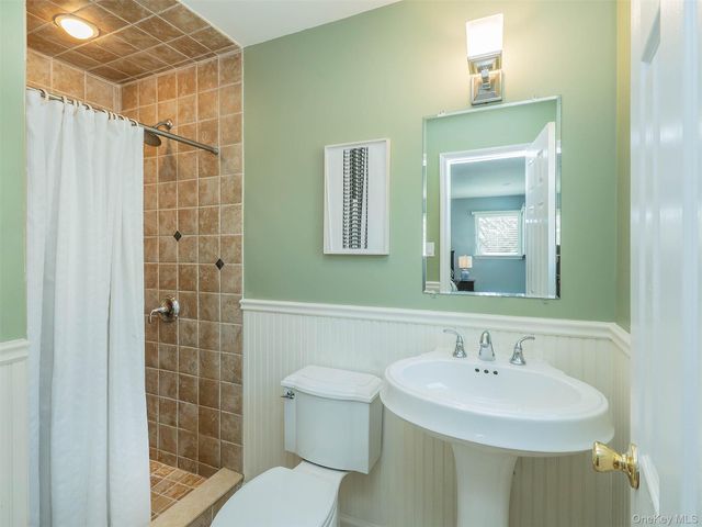 1 Deusenberg Drive, East Norwich, NY 11732