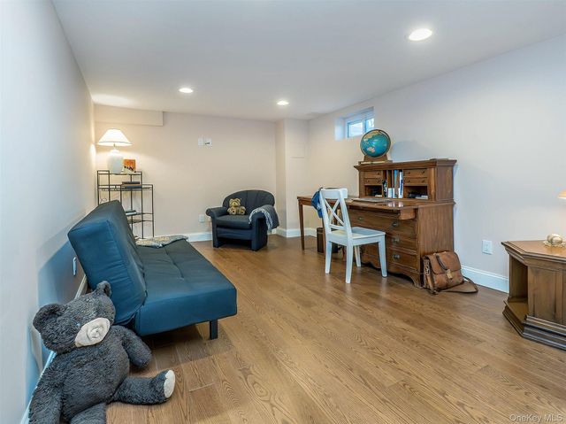 1 Deusenberg Drive, East Norwich, NY 11732