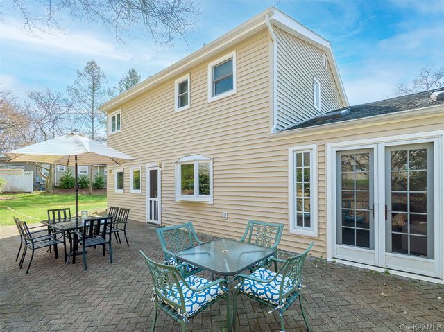 1 Deusenberg Drive, East Norwich, NY 11732