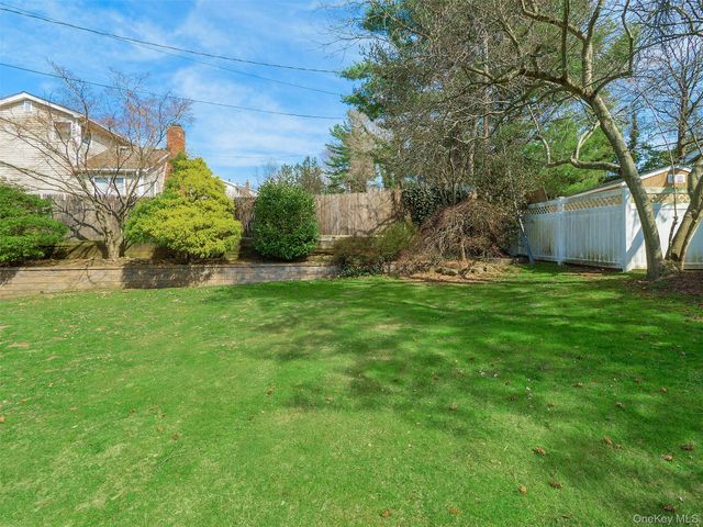 1 Deusenberg Drive, East Norwich, NY 11732