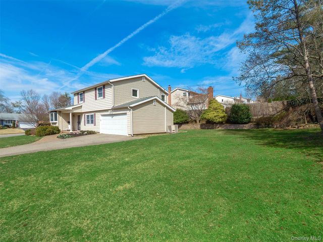 1 Deusenberg Drive, East Norwich, NY 11732