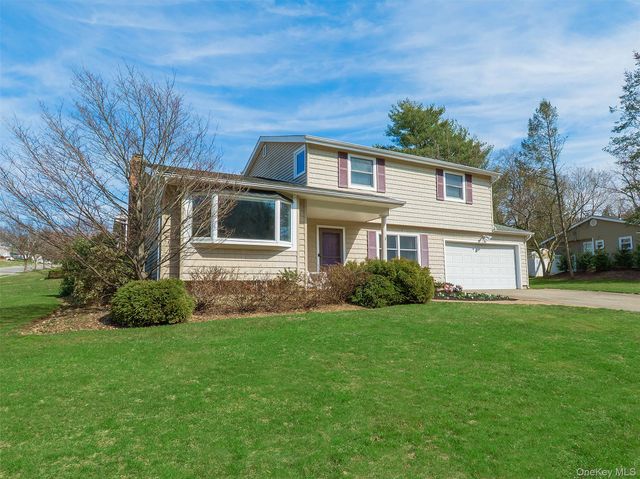 1 Deusenberg Drive, East Norwich, NY 11732