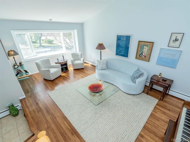 1 Deusenberg Drive, East Norwich, NY 11732