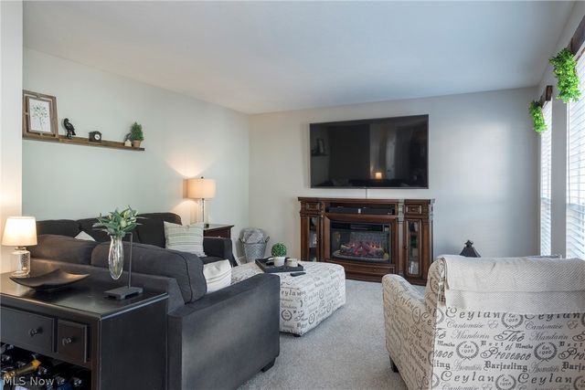 8537 Bentley Drive, Olmsted Falls, OH 44138