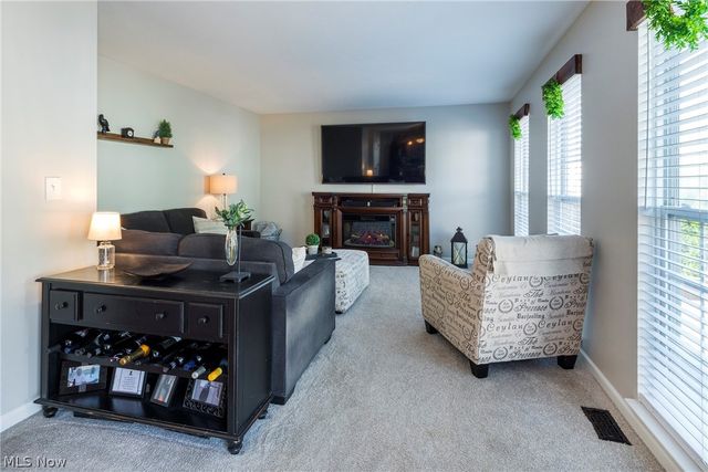 8537 Bentley Drive, Olmsted Falls, OH 44138