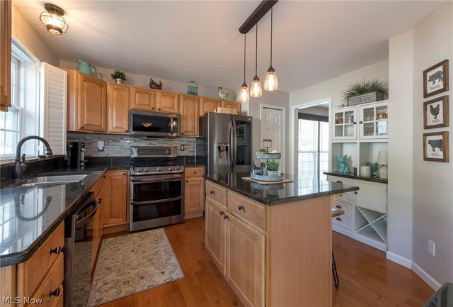 8537 Bentley Drive, Olmsted Falls, OH 44138